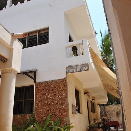 라무 Shella White House B&B 외부 사진